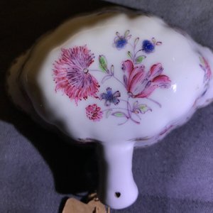 Three Chinese famille verte, rose and blue and white knife handles and two ladles, Kangxi/Qianlong — 照片 7