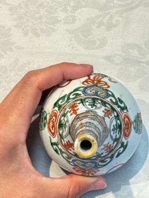 Three Chinese famille verte rosewater sprinklers, Kangxi — foto 8
