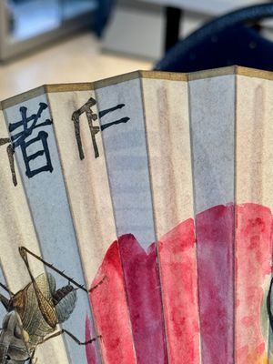 Three Chinese fans, ink and colour on paper, signed Qi Baishi 齊白石 (1864-1957), Qi Gong 启功 (1912-2005), Chen Dayu 陈大羽 (1912-2001) and Shi Shuqing 史树青 (1922-2007) — 照片 29