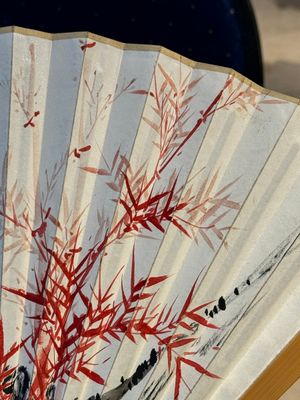 Three Chinese fans, ink and colour on paper, signed Qi Baishi 齊白石 (1864-1957), Qi Gong 启功 (1912-2005), Chen Dayu 陈大羽 (1912-2001) and Shi Shuqing 史树青 (1922-2007) — 照片 6