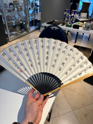 Three Chinese fans, ink and colour on paper, signed Qi Baishi 齊白石 (1864-1957), Qi Gong 启功 (1912-2005), Chen Dayu 陈大羽 (1912-2001) and Shi Shuqing 史树青 (1922-2007) — 照片 8