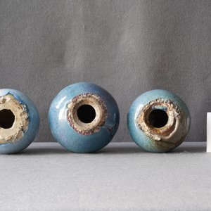 Three Chinese flambé-glazed shiwan models of peaches, 20th C. — 照片 11
