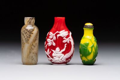 Three Chinese glass snuff bottles, 19/20th C.