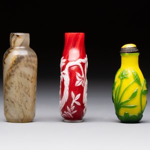 Three Chinese glass snuff bottles, 19/20th C. — foto 2