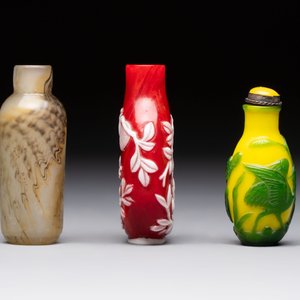 Three Chinese glass snuff bottles, 19/20th C. — foto 4