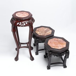 Three Chinese hongmu stands with marble top, 20th C. — 照片 1