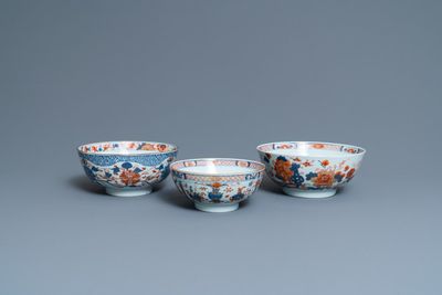 Three Chinese Imari-style bowls, Kangxi/Qianlong