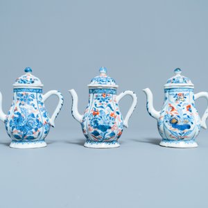 Three Chinese Imari-style covered jugs on stand, Kangxi — 照片 4