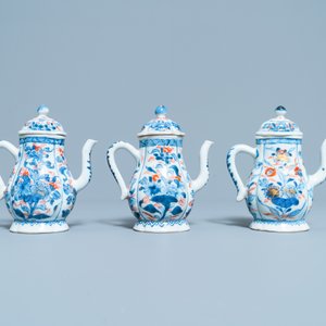 Three Chinese Imari-style covered jugs on stand, Kangxi — 照片 6