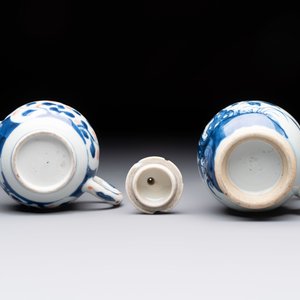 Three Chinese Imari-style covered teapots and a blue and white milk jug, Kangxi/Qianlong — foto 13