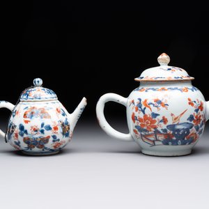 Three Chinese Imari-style covered teapots and a blue and white milk jug, Kangxi/Qianlong — foto 4