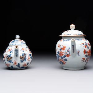 Three Chinese Imari-style covered teapots and a blue and white milk jug, Kangxi/Qianlong — foto 5