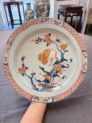 Three Chinese Imari-style dishes with floral design, Yongzheng — 照片 12