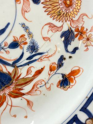 Three Chinese Imari-style dishes with floral design, Yongzheng — 照片 4