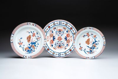 Three Chinese Imari-style dishes with floral design, Yongzheng