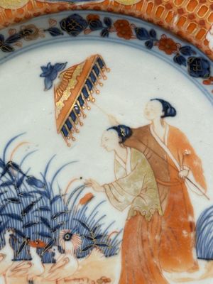 Three Chinese Imari-style 'Parasol ladies' plates after Cornelis Pronk, Qianlong — 照片 12