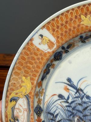 Three Chinese Imari-style 'Parasol ladies' plates after Cornelis Pronk, Qianlong — 照片 14