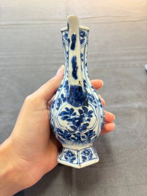 Three Chinese Imari-style teapots and two blue and white jugs, Kangxi — photo 13