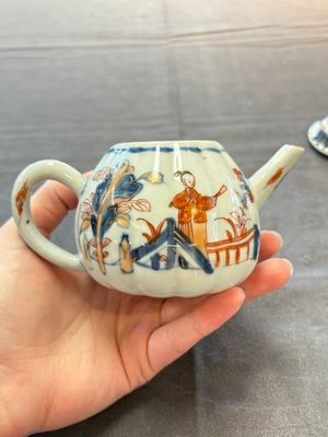 Three Chinese Imari-style teapots and two blue and white jugs, Kangxi — photo 24