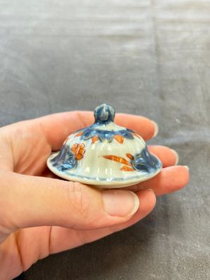 Three Chinese Imari-style teapots and two blue and white jugs, Kangxi — photo 29