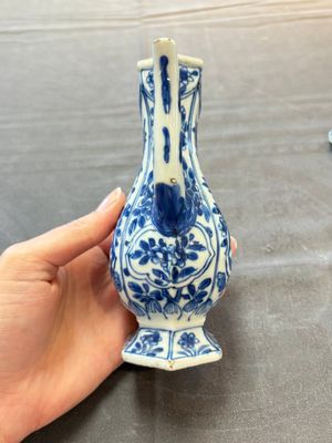 Three Chinese Imari-style teapots and two blue and white jugs, Kangxi — photo 35