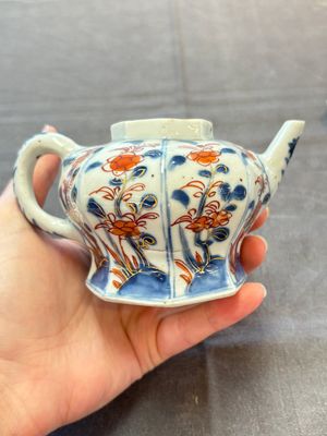 Three Chinese Imari-style teapots and two blue and white jugs, Kangxi — photo 4