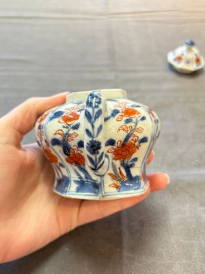 Three Chinese Imari-style teapots and two blue and white jugs, Kangxi — photo 43