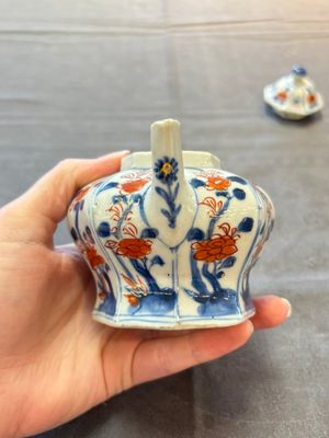Three Chinese Imari-style teapots and two blue and white jugs, Kangxi — photo 45