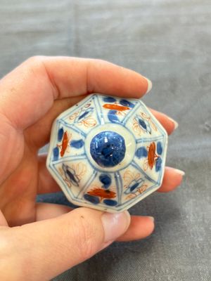 Three Chinese Imari-style teapots and two blue and white jugs, Kangxi — photo 48