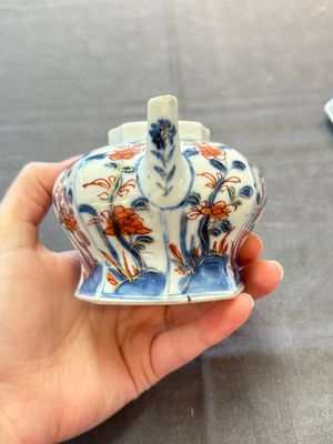 Three Chinese Imari-style teapots and two blue and white jugs, Kangxi — photo 5