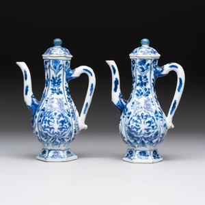 Three Chinese Imari-style teapots and two blue and white jugs, Kangxi — photo 2