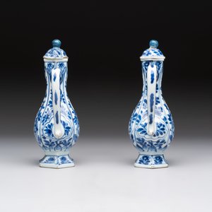 Three Chinese Imari-style teapots and two blue and white jugs, Kangxi — photo 3