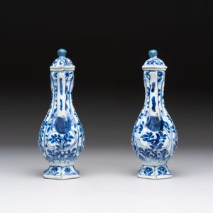 Three Chinese Imari-style teapots and two blue and white jugs, Kangxi — photo 5