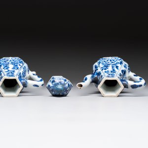 Three Chinese Imari-style teapots and two blue and white jugs, Kangxi — photo 6