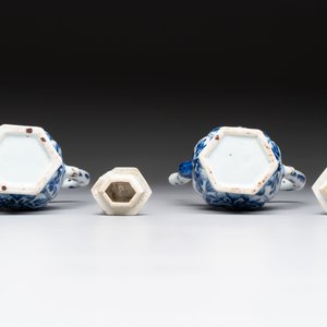Three Chinese Imari-style teapots and two blue and white jugs, Kangxi — photo 7