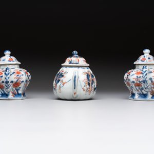 Three Chinese Imari-style teapots and two blue and white jugs, Kangxi — photo 9