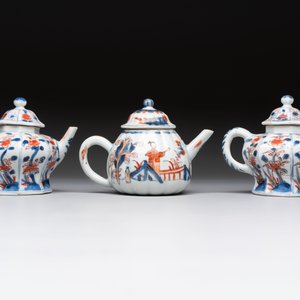 Three Chinese Imari-style teapots and two blue and white jugs, Kangxi — photo 10