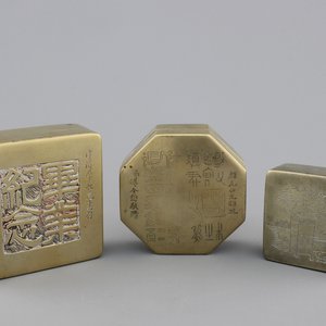 Three Chinese inscribed bronze seal boxes, 20th C. — photo 1