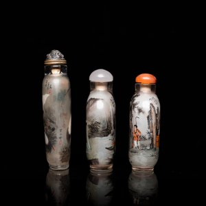 Three Chinese inside-painted glass snuff bottles, 20th C. — photo 5