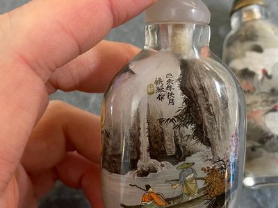 Three Chinese inside-painted glass snuff bottles, 20th C. — 照片 4