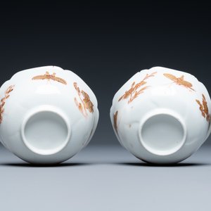 Three Chinese iron-red and gilt 'butterfly' saucers and two cups, Yongzheng — 照片 8