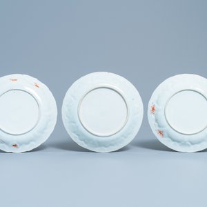 Three Chinese iron red and gilt 'milk and blood' plates, Kangxi — photo 3