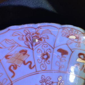 Three Chinese iron-red and gilt plates and a silver-mounted dish, Kangxi — 照片 25