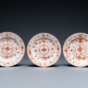 Three Chinese iron-red and gilt plates with floral design, Kangxi — photo 1