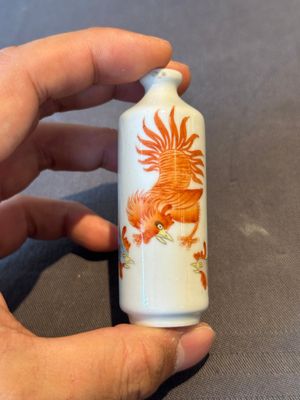 Three Chinese iron-red snuff bottles and one polychrome snuff bottle, Qianlong and Jie Mei Ya Zhi 介眉雅製 mark, 19th C. — photo 19