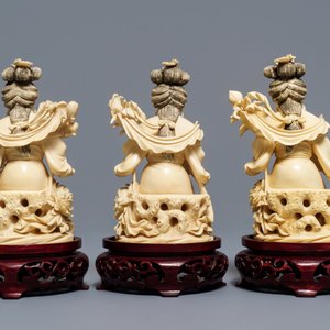 Three Chinese ivory figures of seated flower girls, 19/20th C. — photo 2