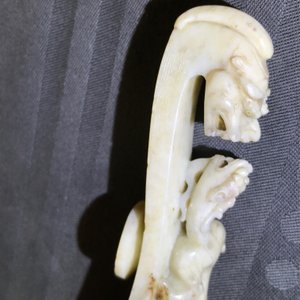 Three Chinese jade belt hooks, 19th C. — 照片 11