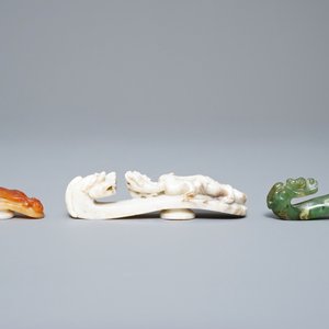 Three Chinese jade belt hooks, 19th C. — 照片 4