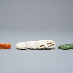 Three Chinese jade belt hooks, 19th C. — 照片 7