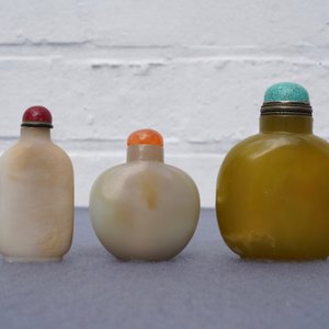 Three Chinese jade snuff bottles, 18/19th C. — 照片 6